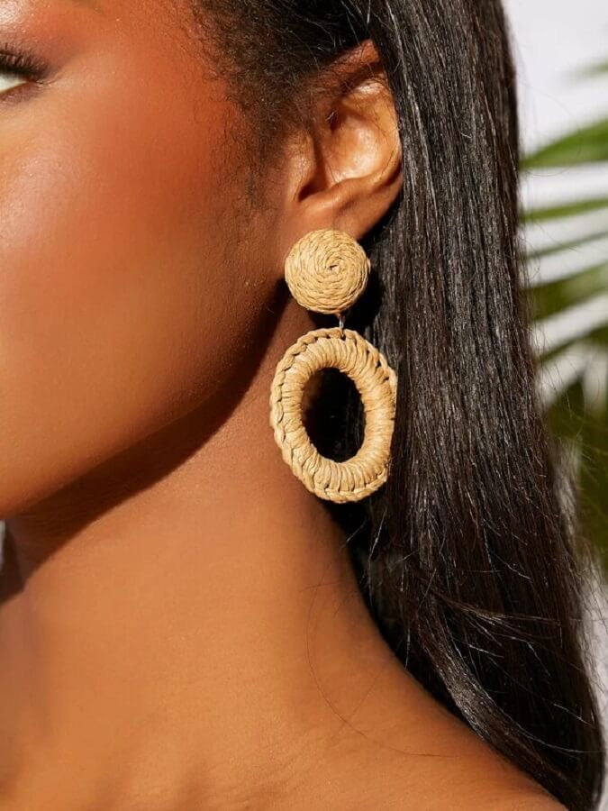 Circular raffia earrings