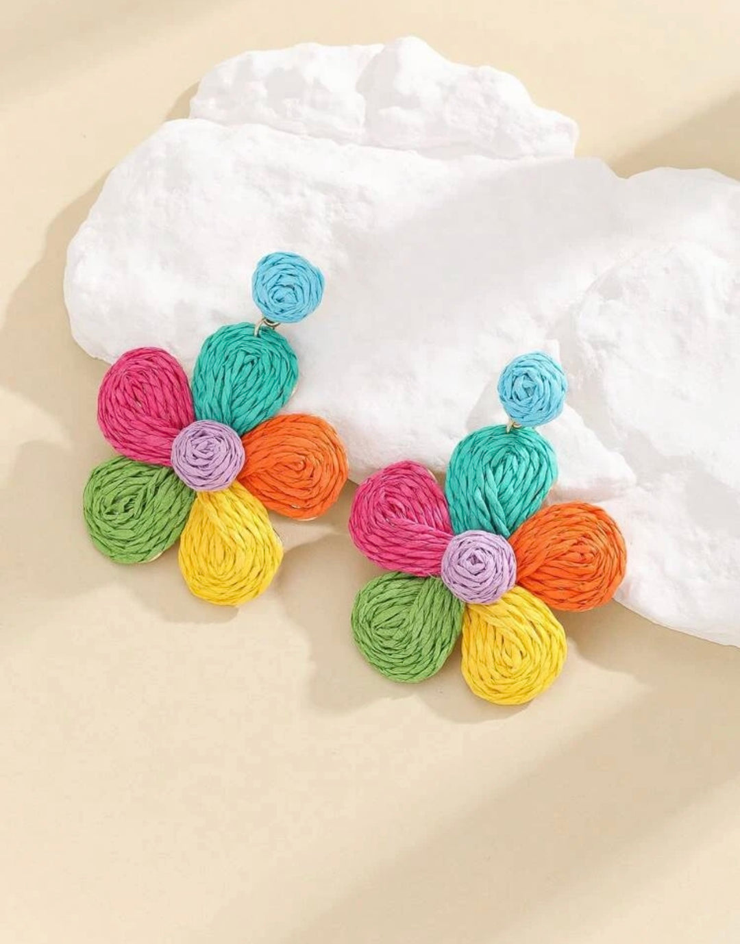 Straw flower drop earrings