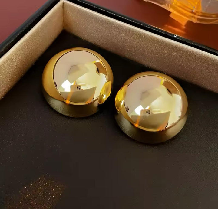 Round gold earrings