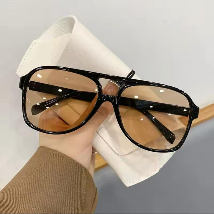Oval full frame sunglasses