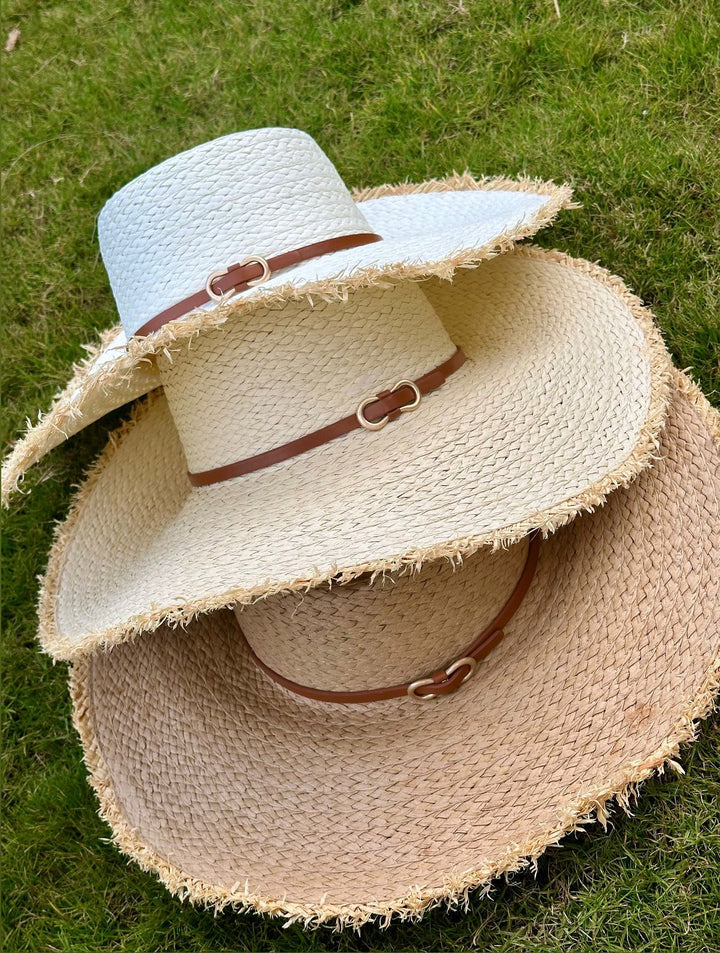 Sun hat with a belt