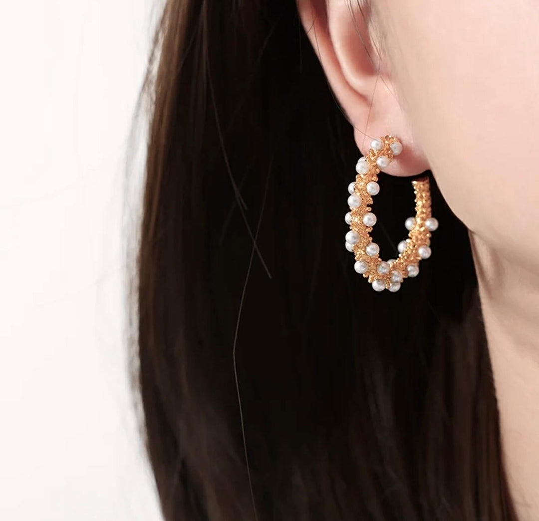 C-shape pearl earrings