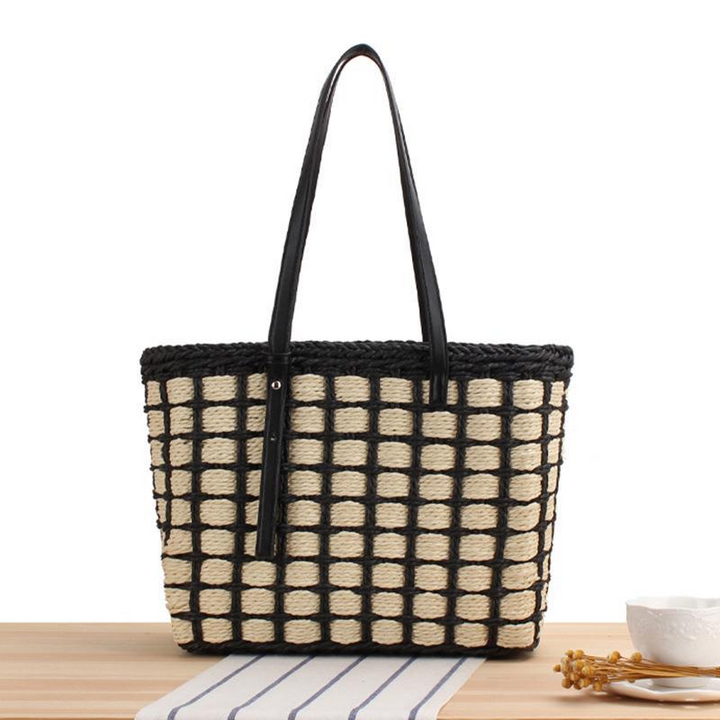 Shoulder straw tote