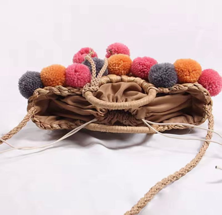 Beach bag with pompom