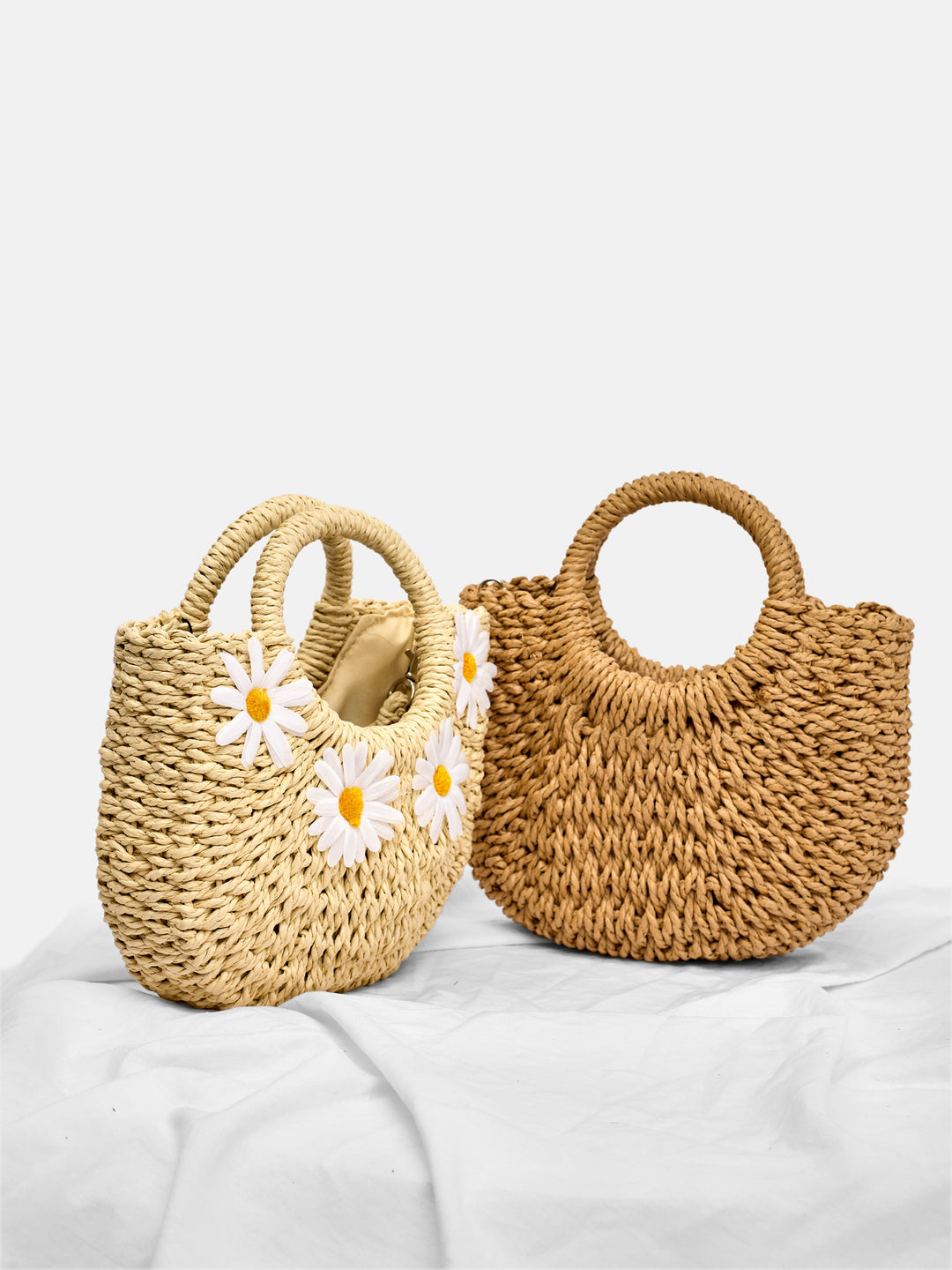 Daisy sling bag