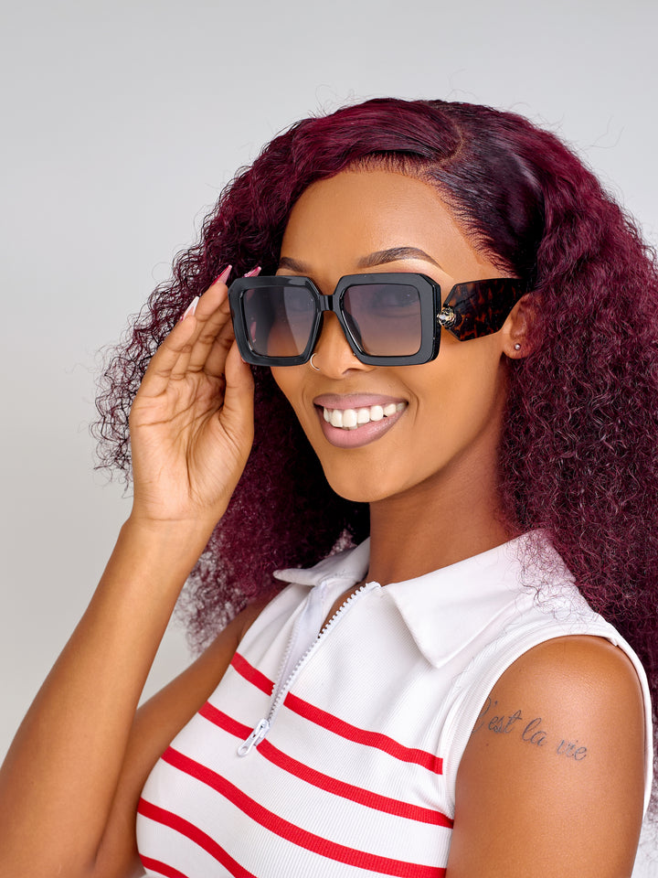 Chic square frame sunglasses