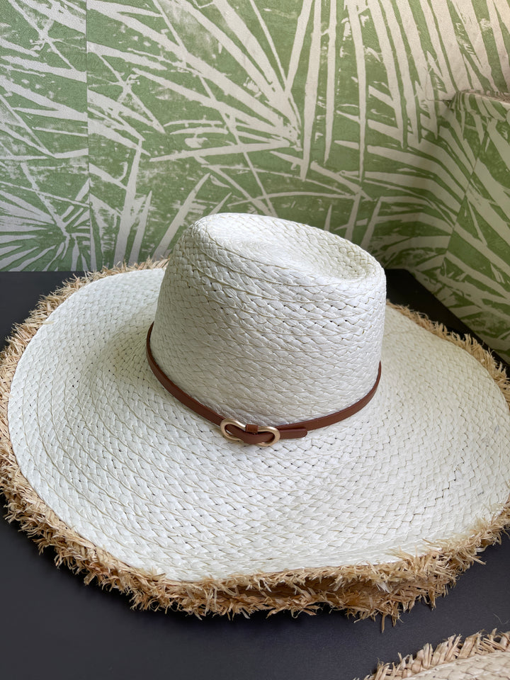 Sun hat with a belt